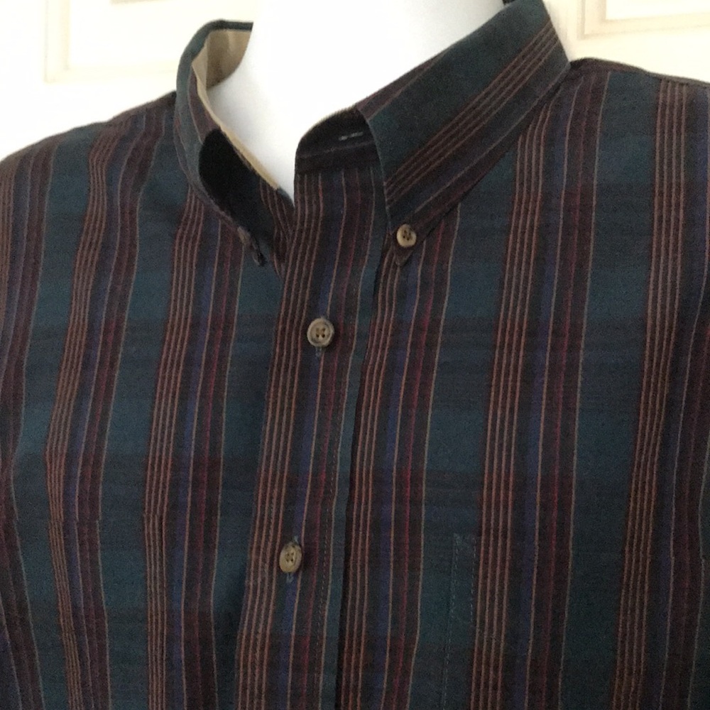 Men’s Van Heusen striped jewel toned shirt.